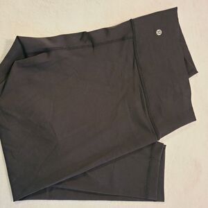 Lululemon Black Women's Cropped Capri Leggings. Size 20. NWOT